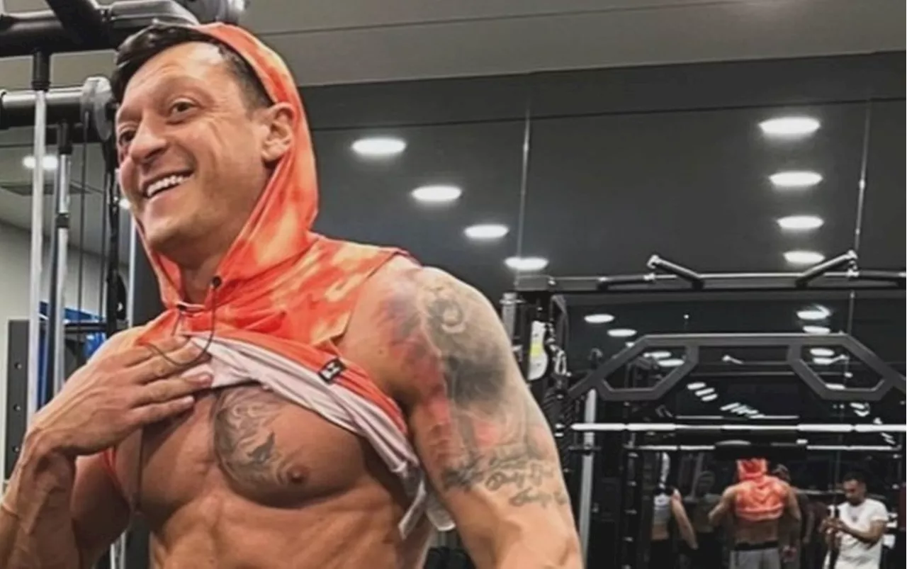 Bodybuilder Özil deelt verbluffend jaarresultaat via social media