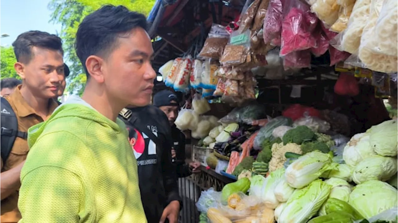 Gibran Rakabuming Borong Wortel 5 Kg saat Blusukan ke Pasar Nangka sama Raffi Ahmad