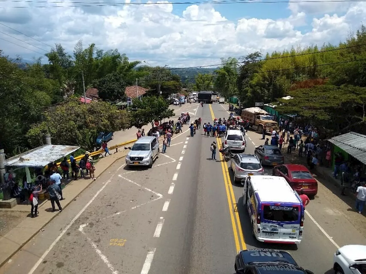 “Son innecesarios, hacen mucho daño a Nariño”: gobernador por bloqueos en vía Panamericana