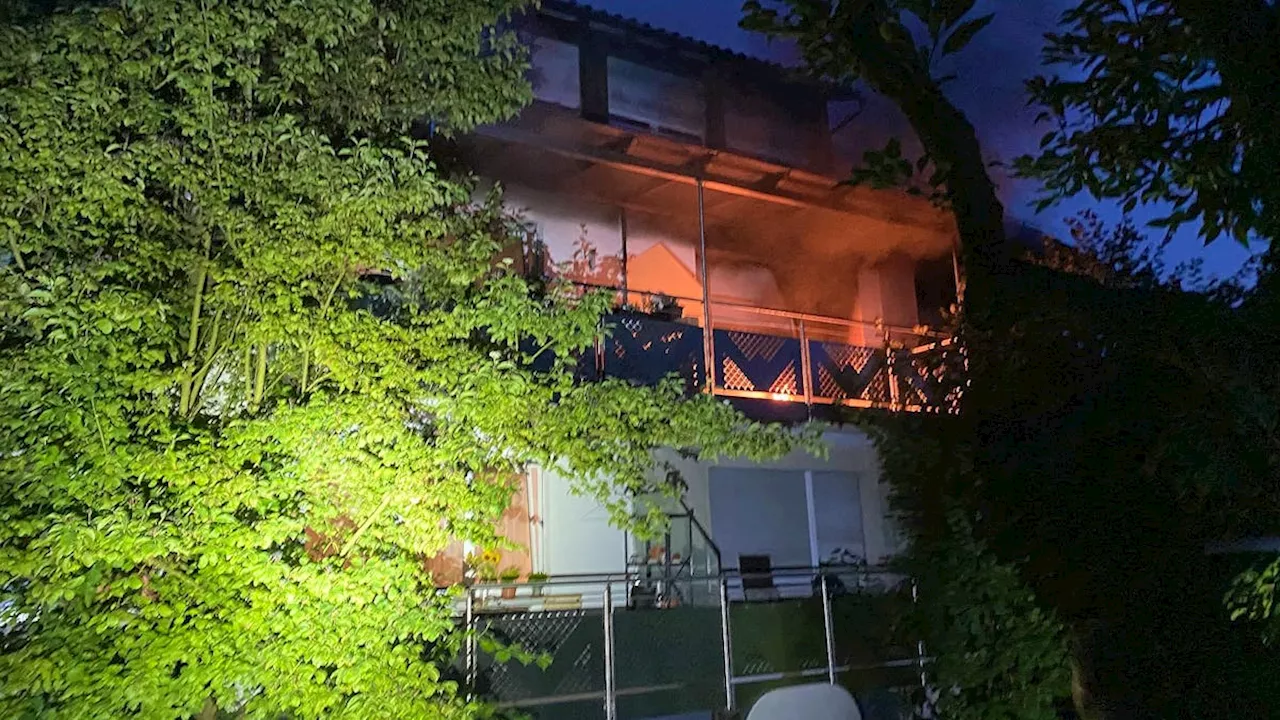 Brand in Mehrfamilienhaus: Grosseinsatz in Arlesheim