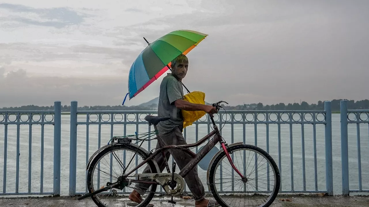 Rain Update: पहाड़ों से मैदानों तक आज भी बरसेंगे बादल, MP-राजस्थान समेत इन राज्यों में भारी बारिश के आसार