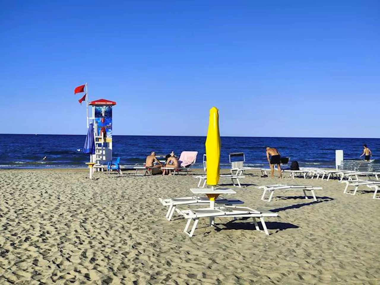 Pienone sulle spiagge, rischio protesta degli ombrelloni