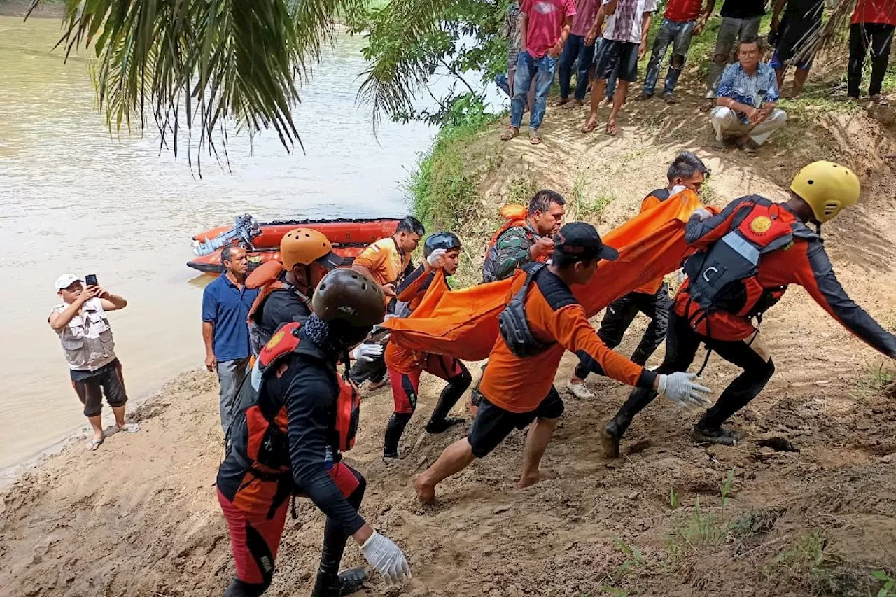 Tim SAR evakuasi tujuh pekerja migran terdampar di Selat Malaka