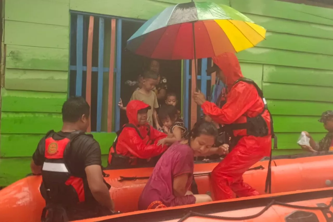 Tim SAR Gabungan evakuasi warga terdampak banjir di Konawe Utara