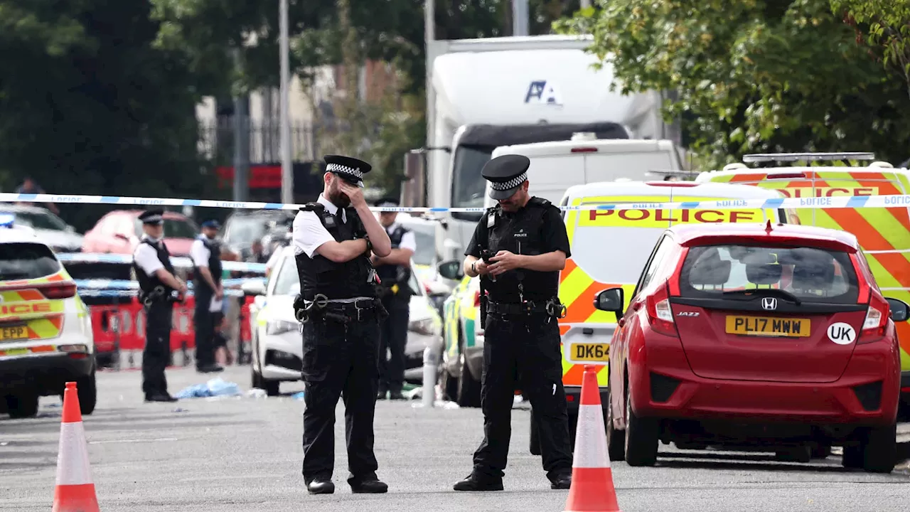 Attaque au couteau mortelle à Southport: affrontements entre police et manifestants