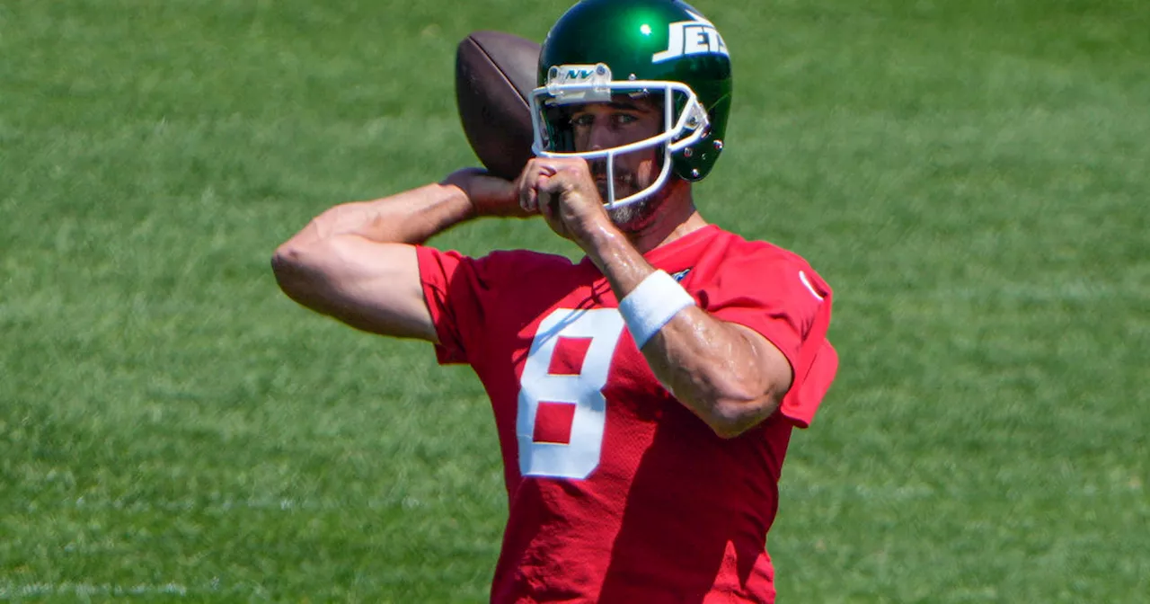 Aaron Rodgers not happy after Jets' offense sputters at training camp