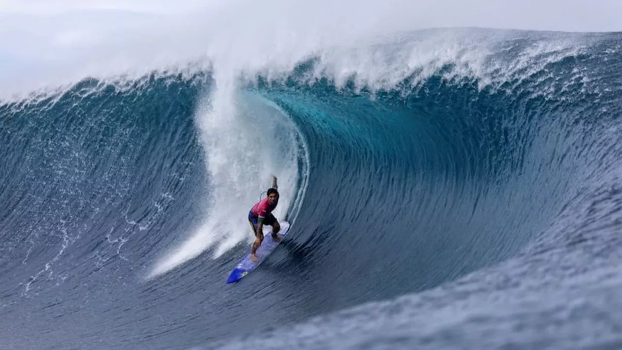 Surfing: Brazil's Medina, and Tahiti's 'Wall of Skulls', approach perfection