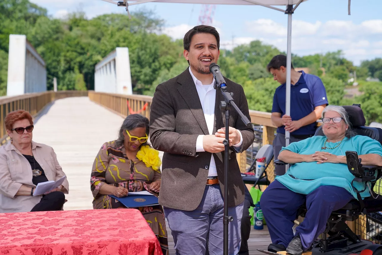 Akron dedicates Phase 1 of Rubber City Heritage Trail, which eventually will link 7 neighborhoods