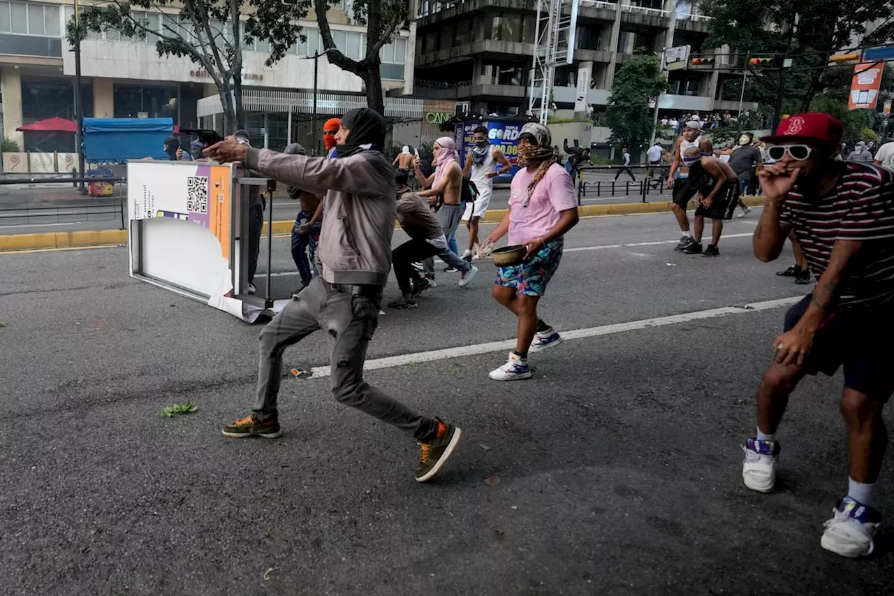 Las protestas masivas en Venezuela dejan al menos seis muertos y cientos de detenidos