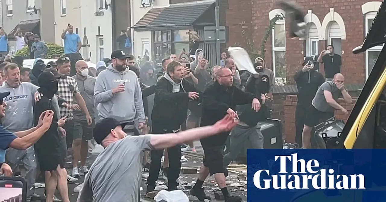 Far right attack police outside Southport mosque after knife killings