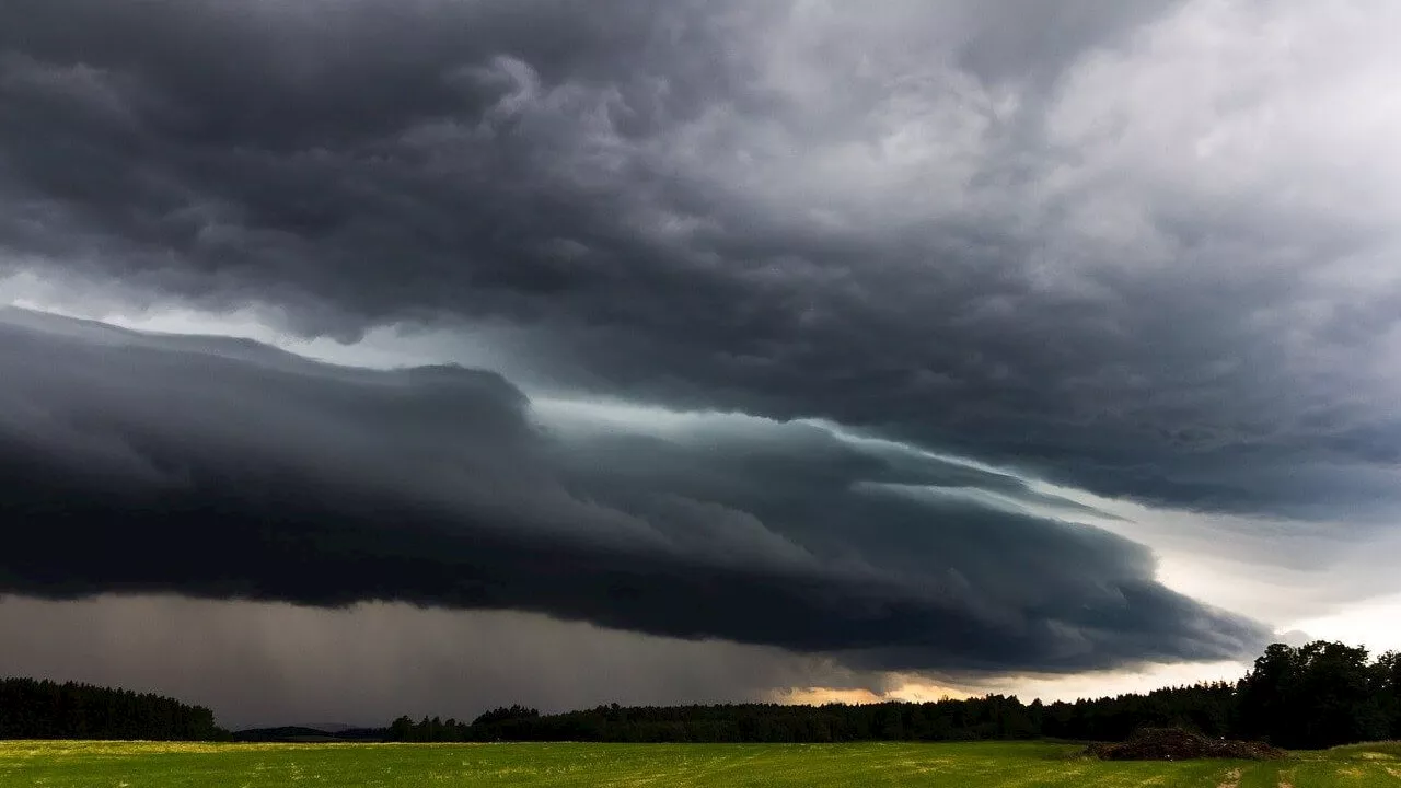  Heftige Hagel-Gewitter nehmen jetzt Kurs auf Österreich