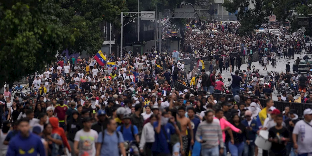 Le grandi proteste contro la vittoria di Maduro in Venezuela