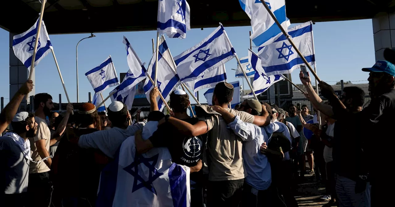 Far-right protesters storm army bases in Israel