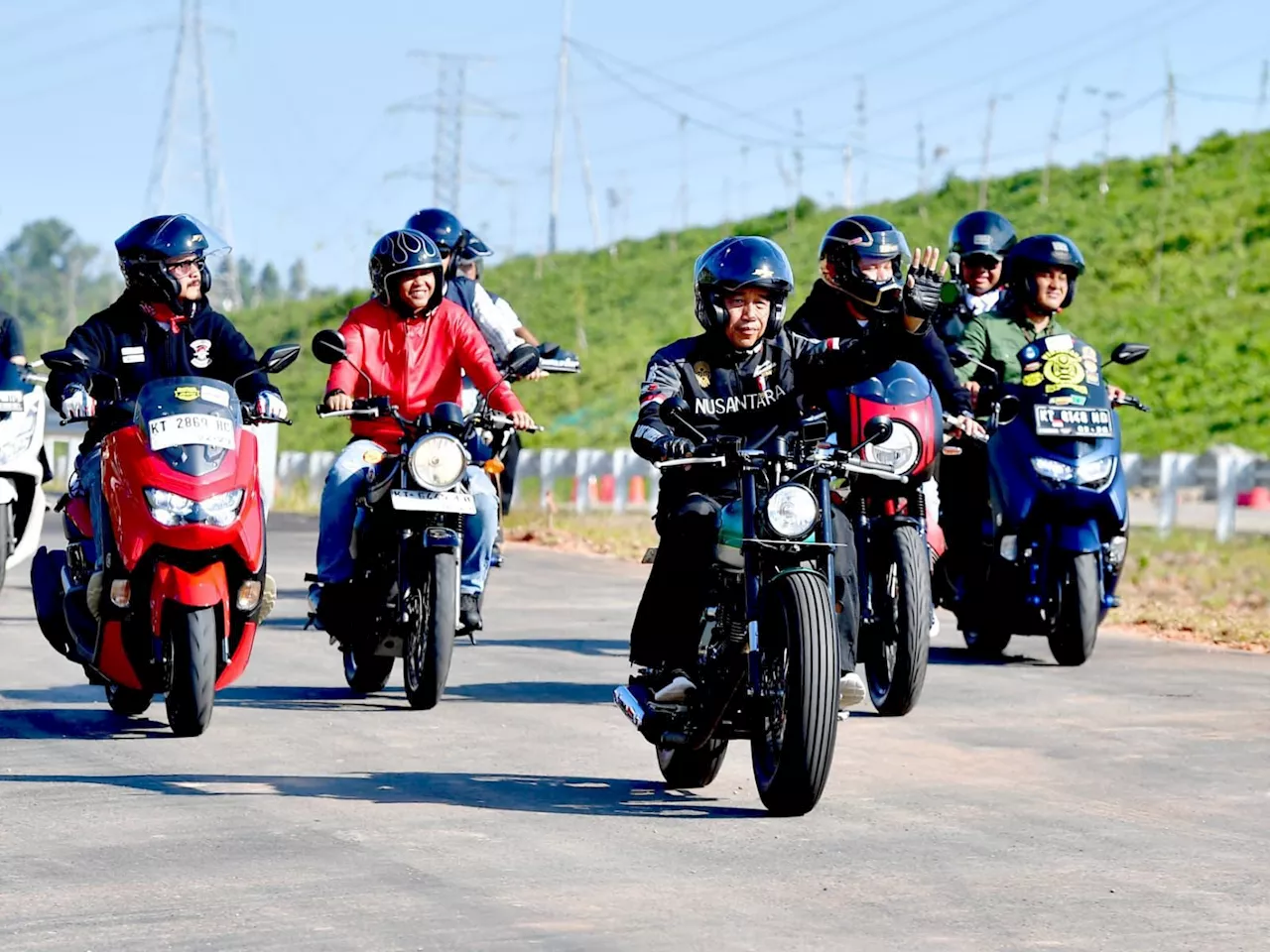 Jokowi Gunakan Helm Anak Bangsa Saat Geber Motor Keliling IKN, Sebegini Harganya