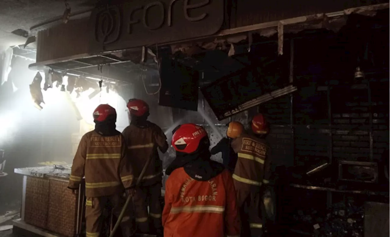 Kedai Kopi di Mall Bogor Junction Terbakar, 1 Satpam Dilarikan ke Rumah Sakit