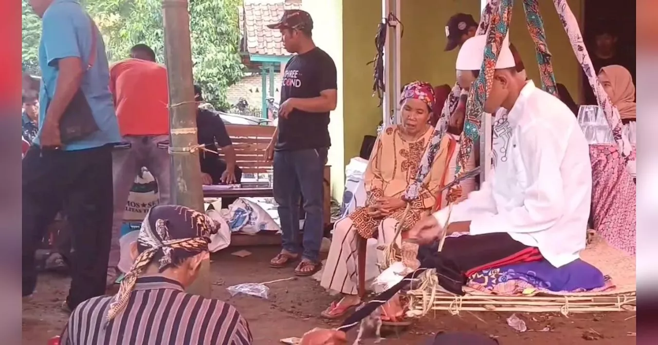 Hanya Tersisa di Satu Kecamatan Indramayu, Begini Uniknya Tradisi Langka Menimbang Anak Pakai Kayu