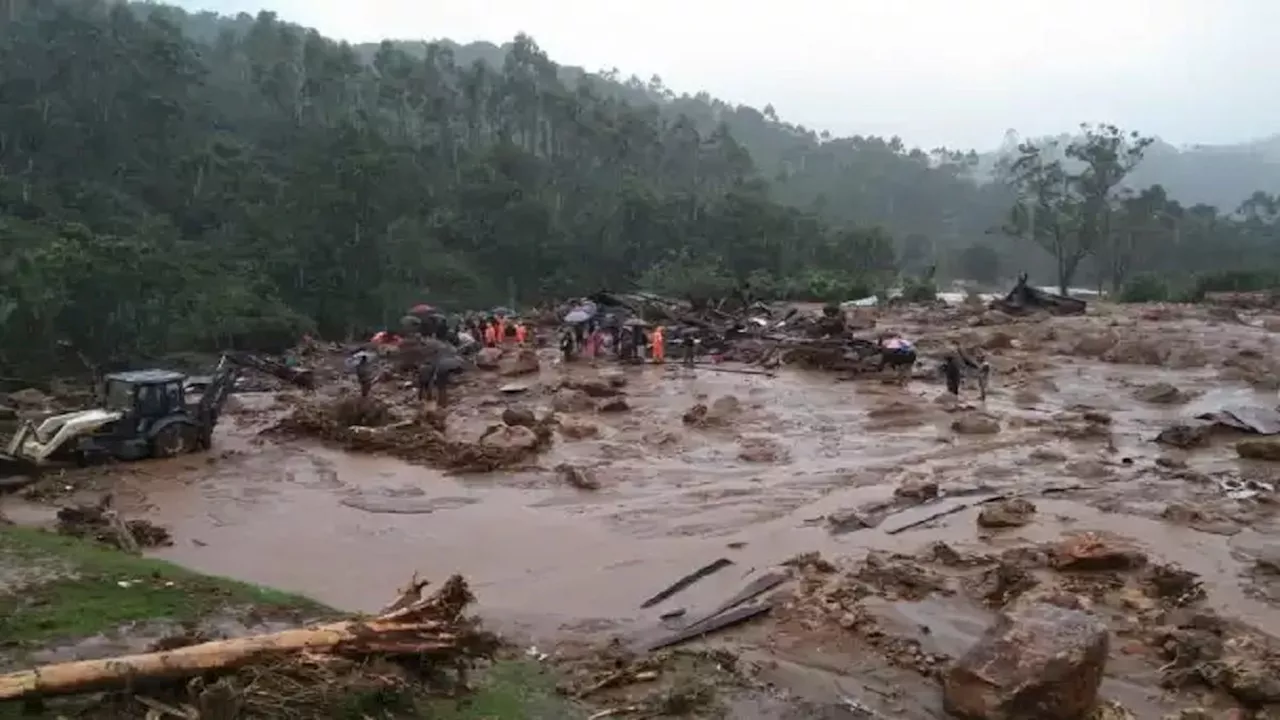 केरल के वायनाड में भारी बारिश से भूस्खलन, 100 से ज्यादा लोग मलबे में दबे, 5 की मौत