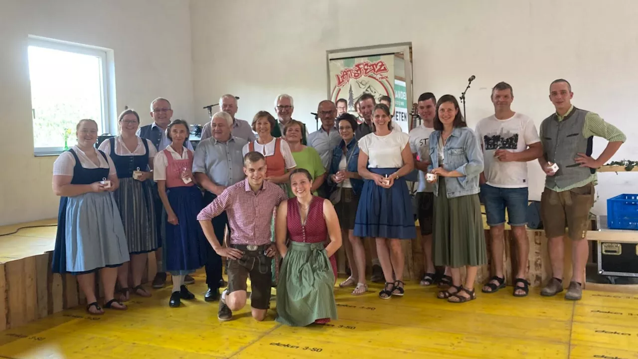 Steinakirchen: Zwischen Dirndl-Rock und Volkstanz