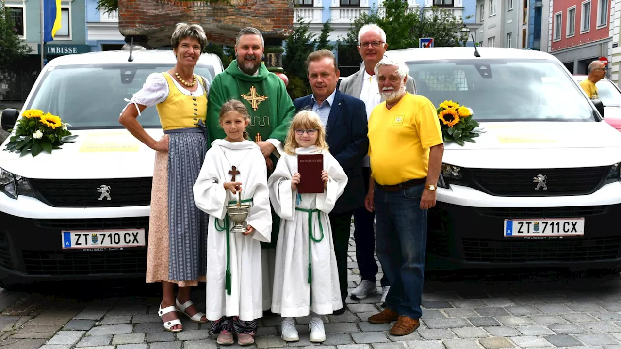 Zwettler Hilfswerk ließ zwei neue Fahrzeuge segnen