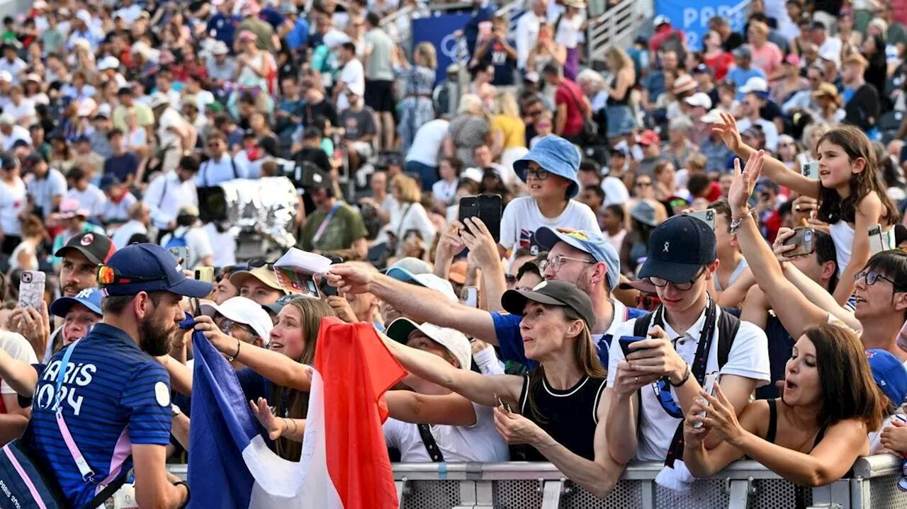 « Loin du chaos annoncé », « folle ambiance » : comment Paris s’est totalement pris aux Jeux