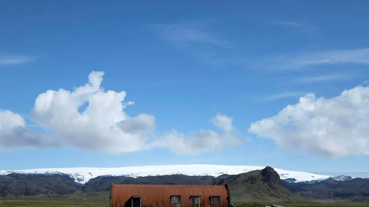 Une énorme quantité d’eau glacée se déverse en Islande après une éruption volcanique