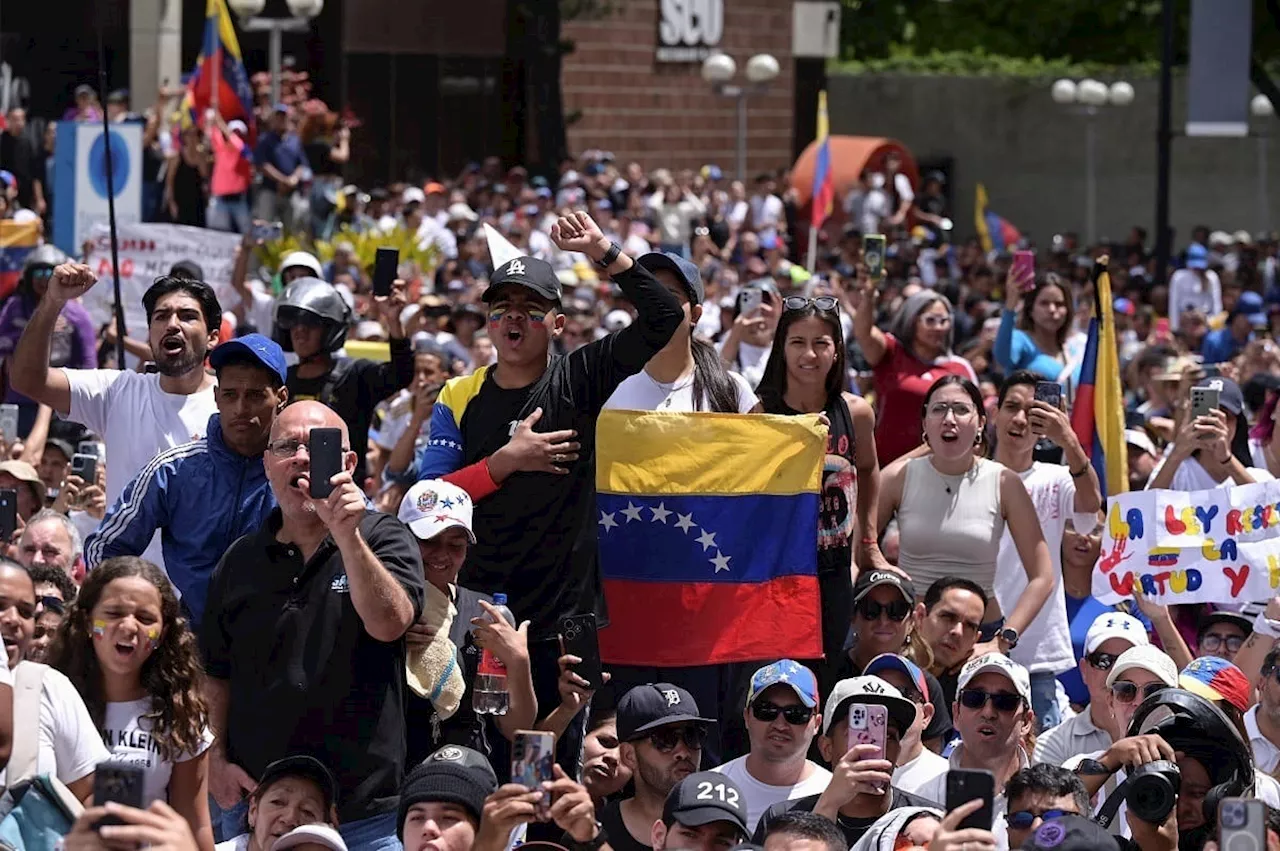 Multidão protesta contra Maduro pelo segundo dia consecutivo na Venezuela