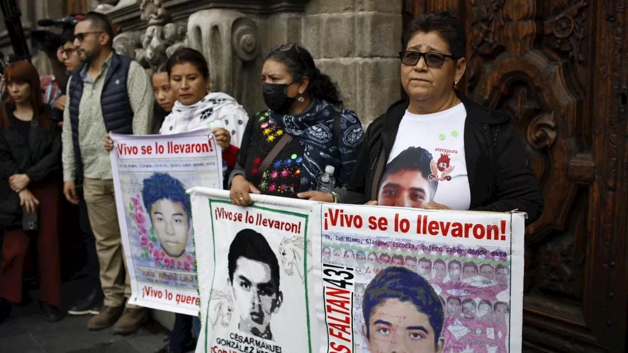 Caso Ayotzinapa: Padres de los 43 de reciben 85 nuevos documentos del Ejército