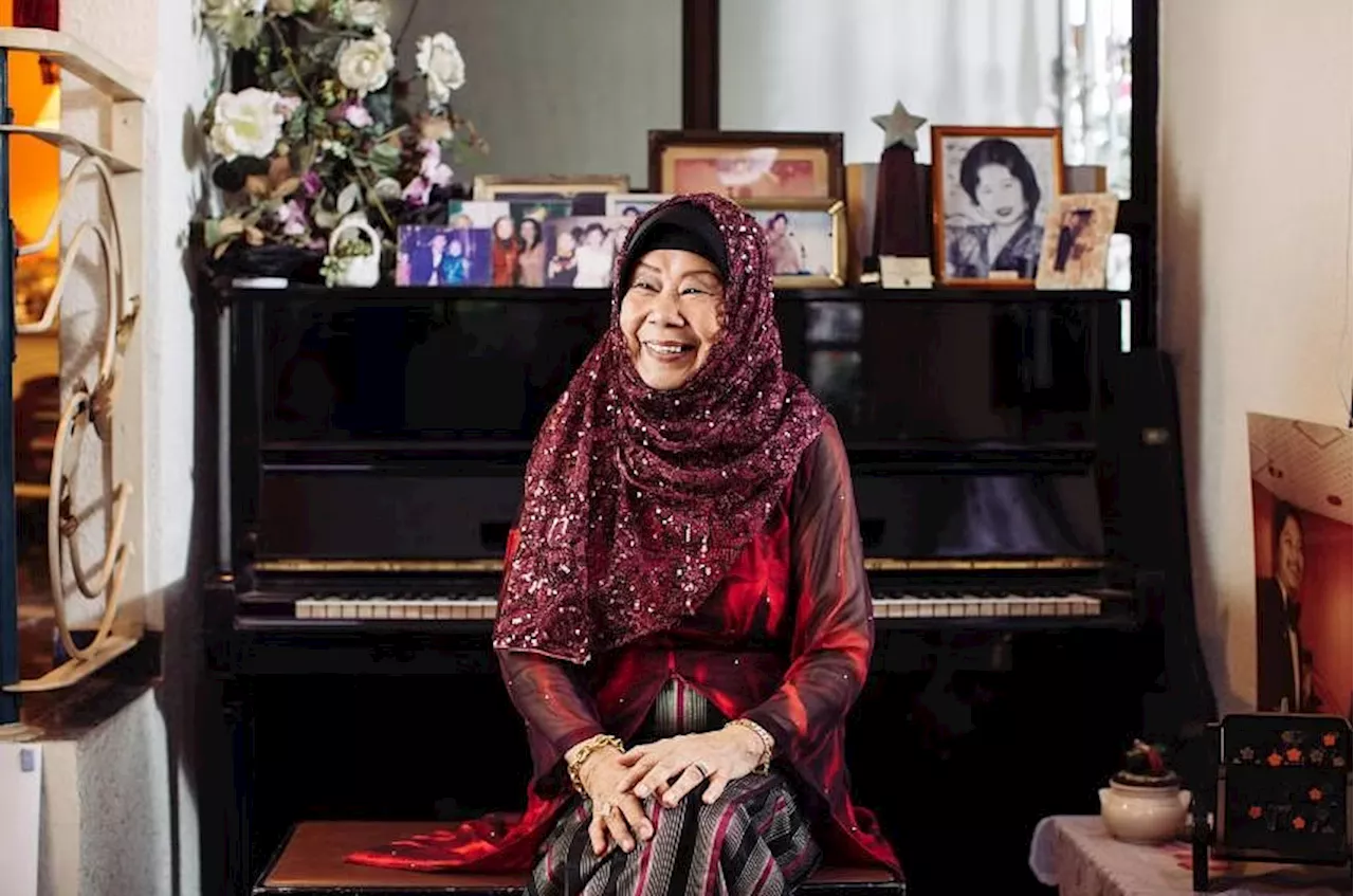 Singapore entertainment veteran Nona Asiah dies