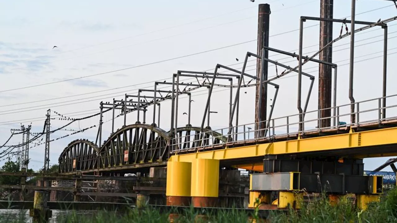 Schiffsunfall: Reparatur der Huntebrücke - Hilfsteil nächste Woche erwartet