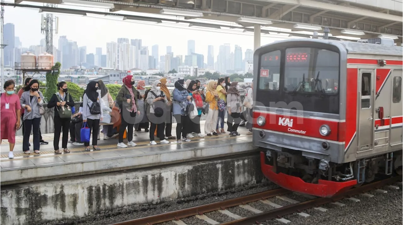 Makin Padat! Penumpang KRL Jabodetabek Tembus 156,8 Juta Orang di Semester I 2024