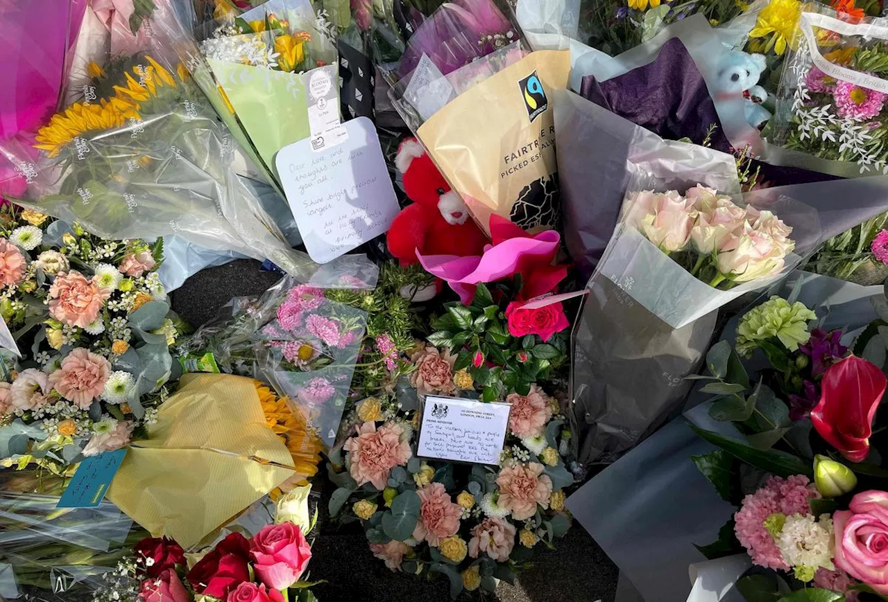 Royaume-Uni : des affrontements entre police et manifestants après des hommages aux trois fillettes décédées