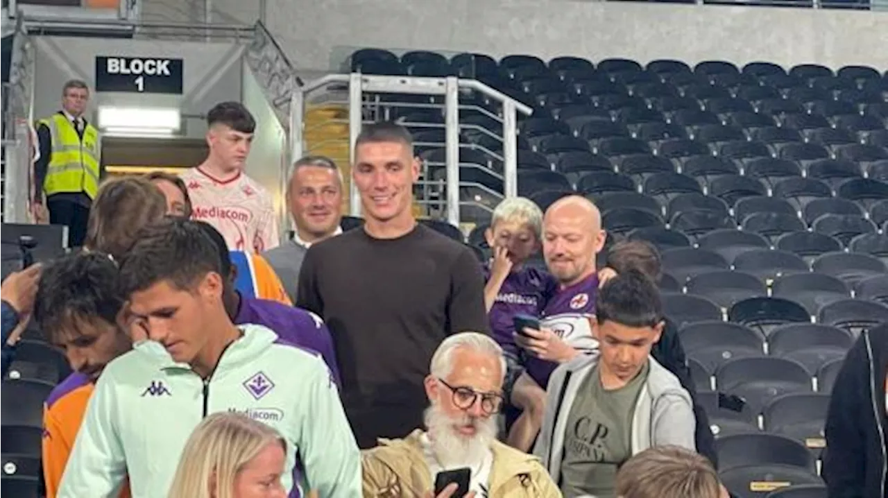 Il fresco ex Milenkovic va a vedere la Fiorentina a Hull: 'Sono tutti miei fratelli'