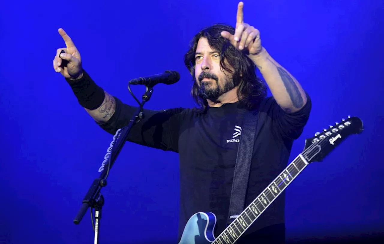 Dave Grohl se laisse tenter par la chorégraphie « Apple » avec sa fille sur TikTok