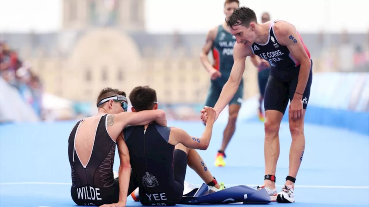 Hayden Wilde shows class with touching gesture after Alex Yee wins triathlon gold