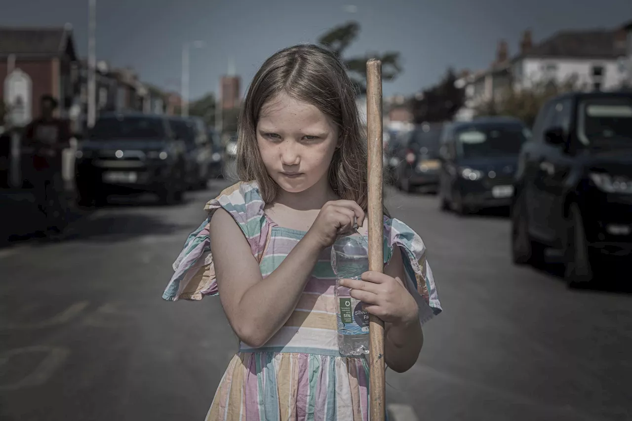 Venninnen til Evie (7) ble drept i knivangrepet: – Det hjelper jo ikke å brenne ned gaten.