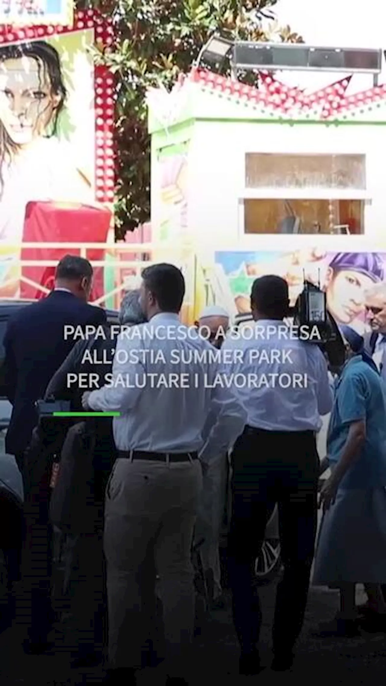 Papa Francesco a sorpresa all'Ostia Summer Park