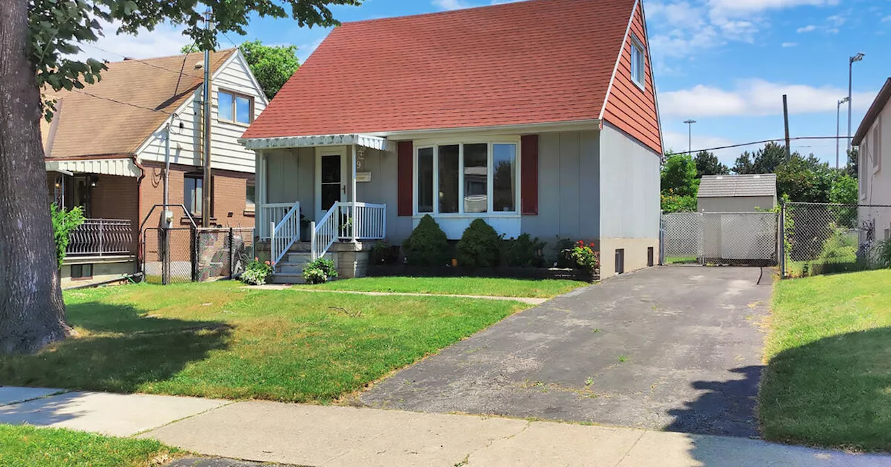 This quaint Toronto home with retro interiors hasn't been on the market since 1957