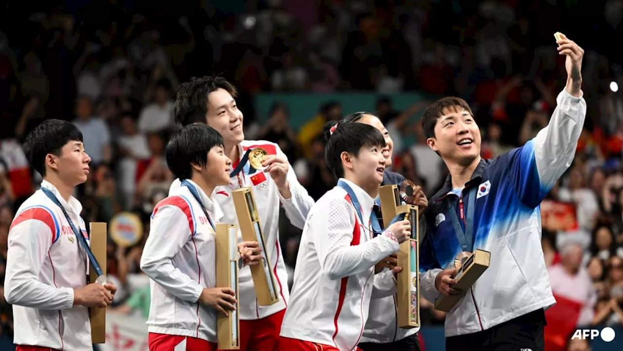 North-South Korea Olympic podium selfie goes viral