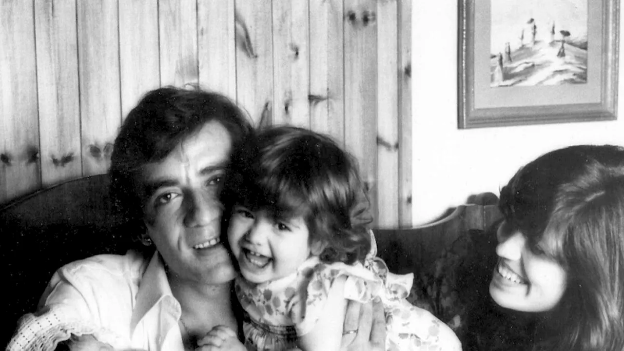 Mino Reitano raccontato dalla figlia Giuseppina: «Era amico dei Beatles, lo chiamavano Benjamin. Celentano veniva da noi per giocare a pallone»