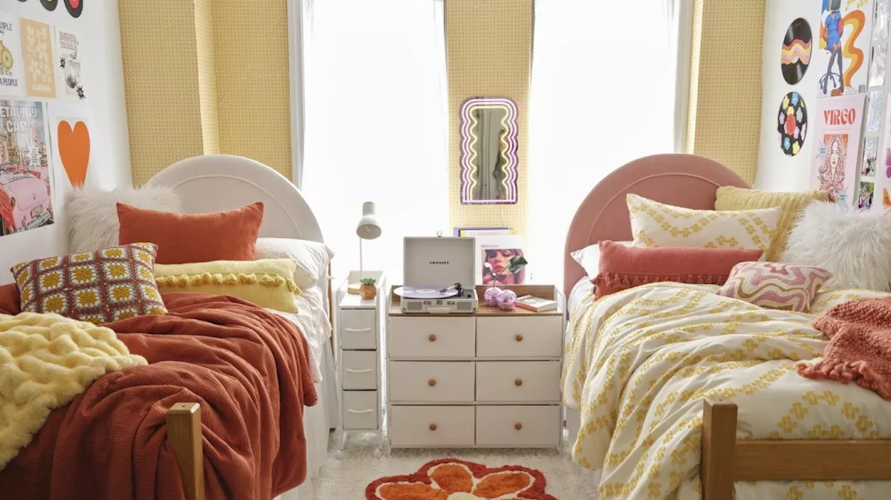 9 tips from decor experts for a comfortable and functional dorm room