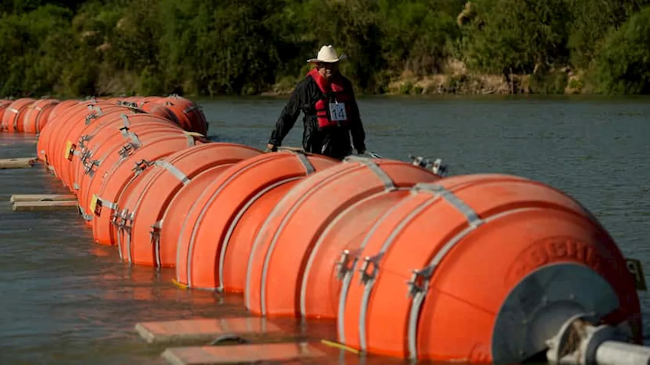 Texas buoys in Rio Grande border can remain for now, court says