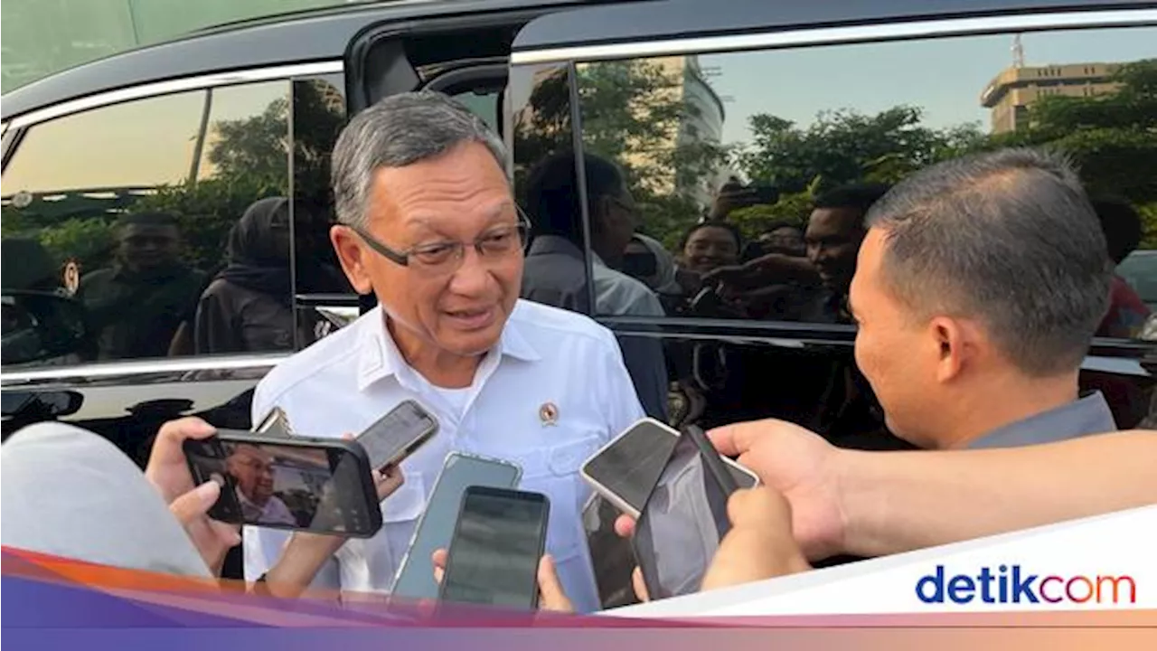 Respons Menteri ESDM soal Kabar Kena Reshuffle: Ya Tunggu Aja