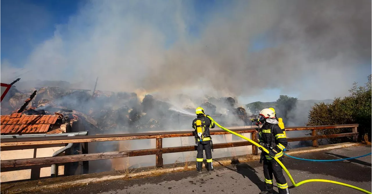 Großbrand bei St. Pölten: Bauernhof in Flammen