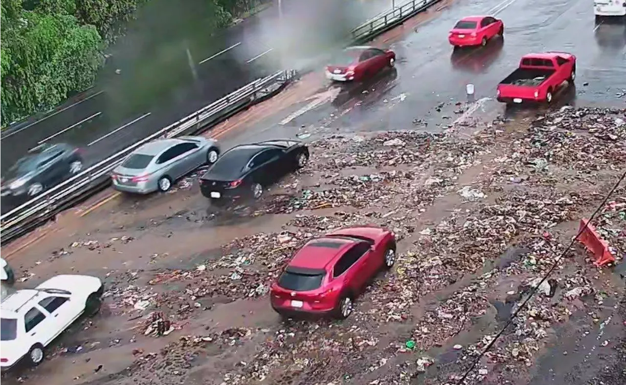 VIDEO: Deslizamiento de tierra bloquea circulación en autopista México-Pachuca