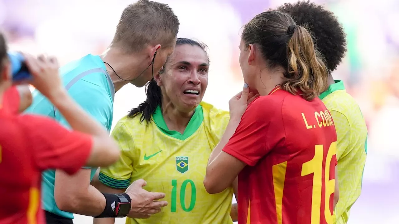 Olimpíadas: Marta acerta cabeça de espanhola, é expulsa e deixa campo chorando