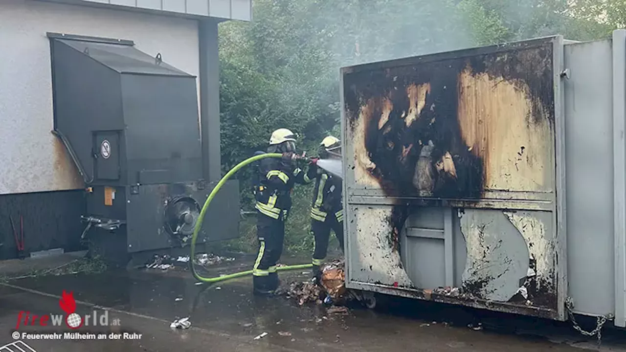 D: Containerbrand führt zu aufwendigem Löscheinsatz in Mülheim an der Ruhr