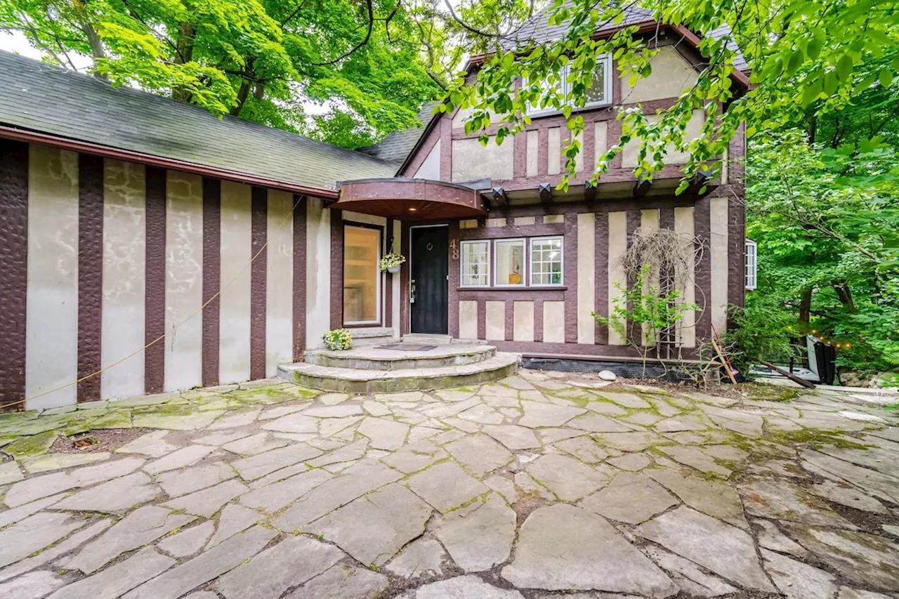 Renovated farmhouse on Scarborough Bluffs sells for $1.775-million