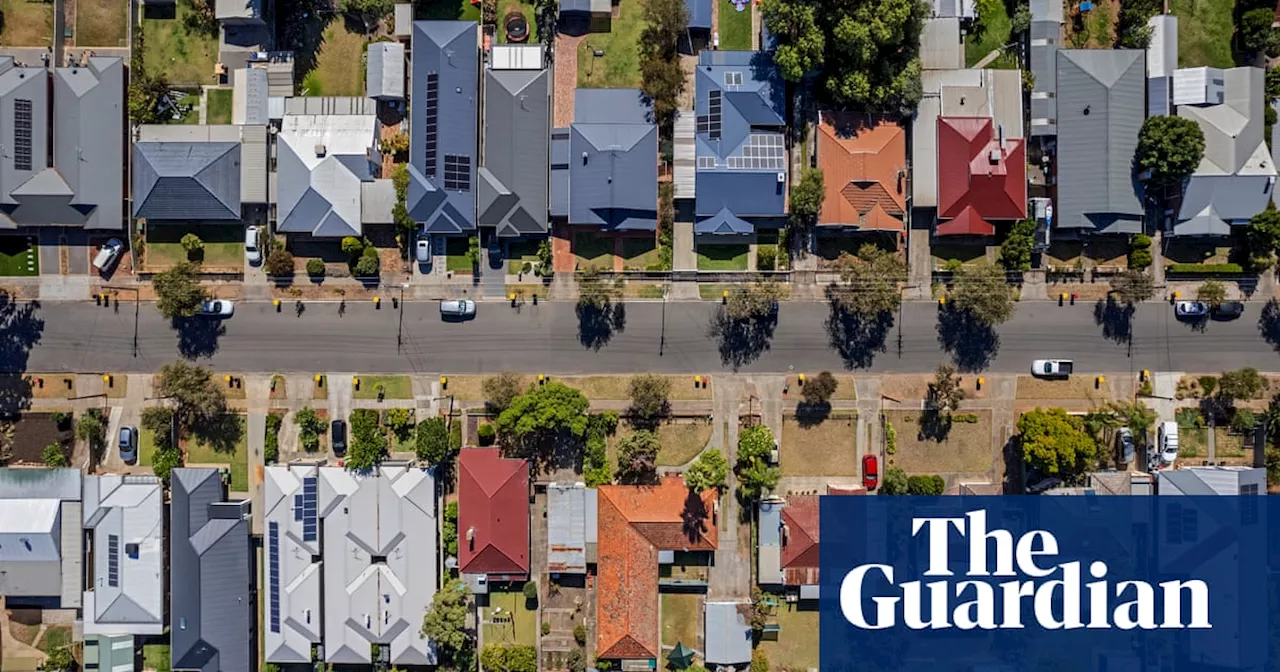 Adelaide home prices could soon surpass Melbourne as Victorian capital slumps