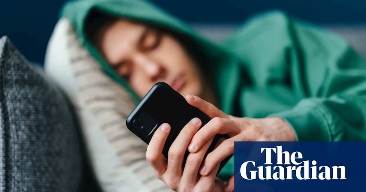 Teenagers displaying ‘problematic phone use’ more likely to be depressed