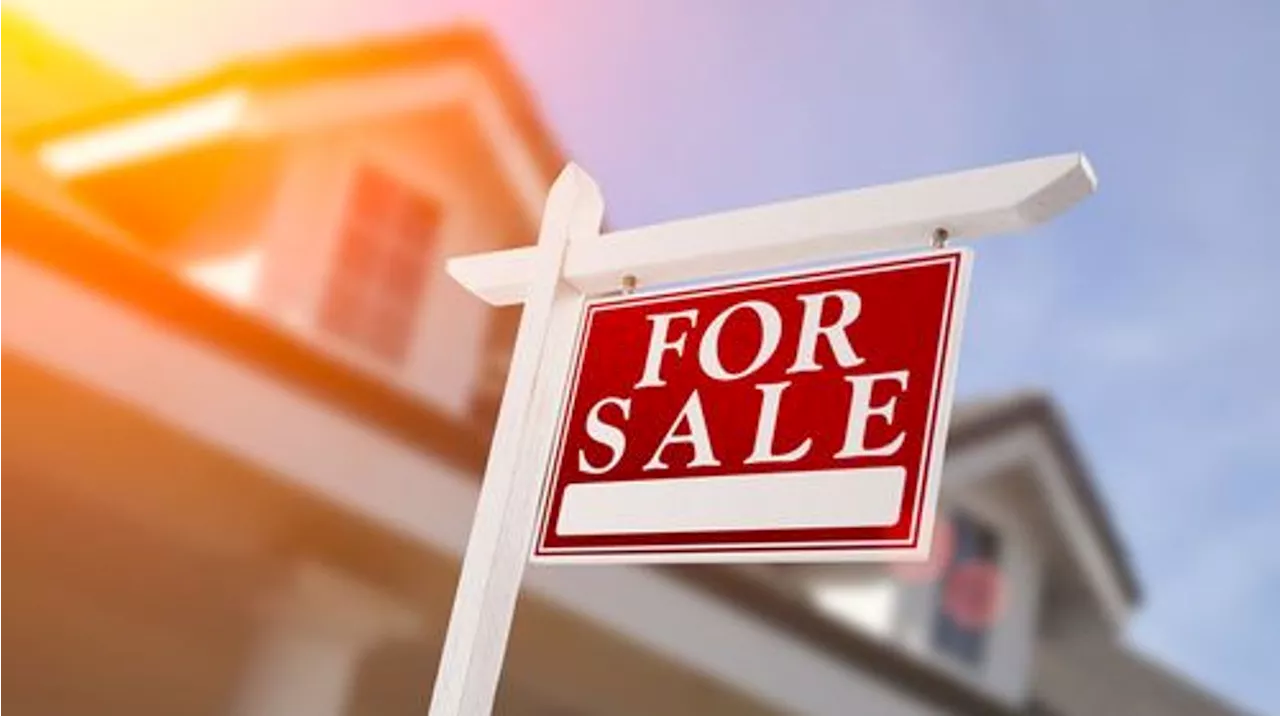 Gold price holding near session highs as Pending Home Sales Index rises 4.8% in June
